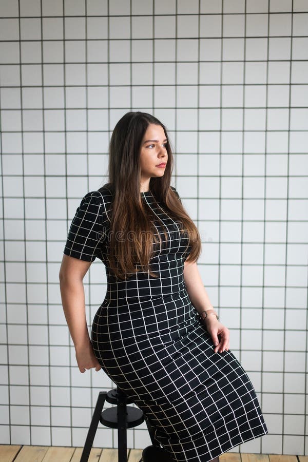 Plus groottevrouw, curvy model, wellustig silhouet en lichaam, curvy heupen Mollig meisje, wellustig, zandlopercijfer royalty-vrije stock foto's Plus groottevrouw, curvy model, wellustig silhouet en lichaam, curvy heupen Mollig meisje, wellustig, zandlopercijfer royalty-vrije stock foto's