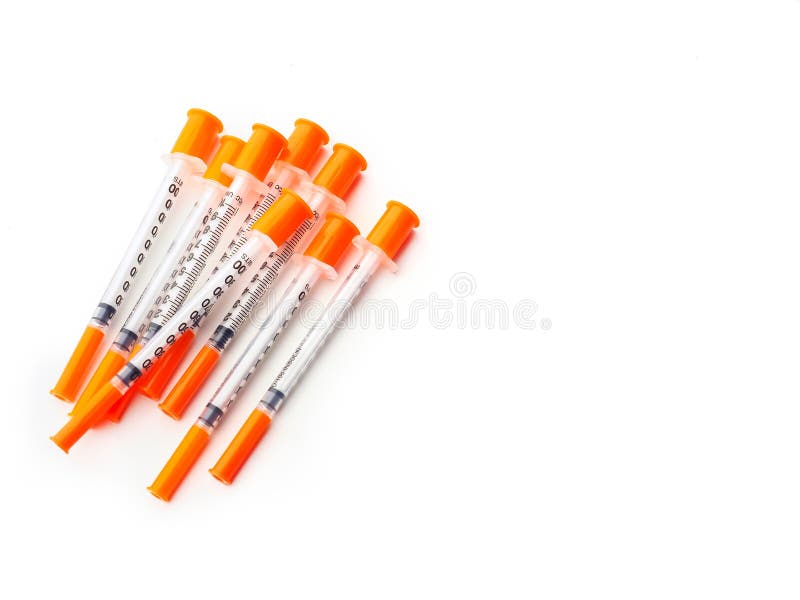 Plusieurs seringues d'insuline pour pour le fond d'isolement blanc d'injection photo stock Plusieurs seringues d'insuline pour pour le fond d'isolement blanc d'injection photo stock