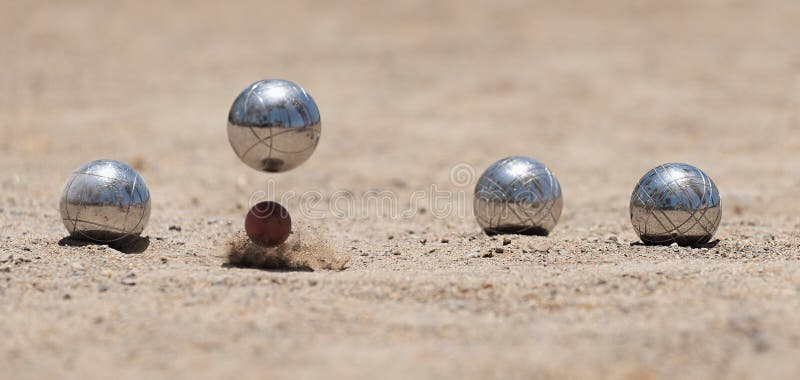 Plutanque ball boules bowLes på dammgolv