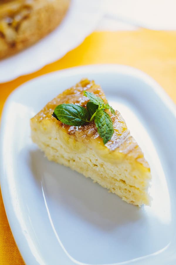Plăcintă cu banane caramelizată, de casă royalty free stock photo