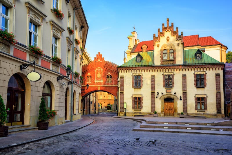 Poca via nella vecchia città di Cracovia, Polonia