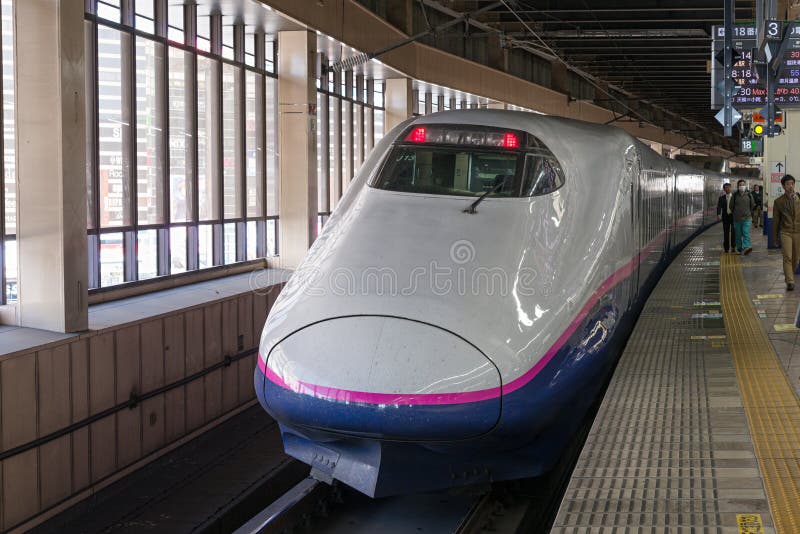 Pociąg E2 serii pociska Szybkościowego lub Shinkansen () obrazy royalty free Pociąg E2 serii pociska Szybkościowego lub Shinkansen () obrazy royalty free