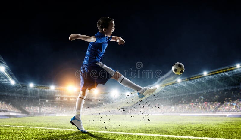Poco campione di calcio Media misti immagini stock libere da diritti Poco campione di calcio Media misti immagini stock libere da diritti