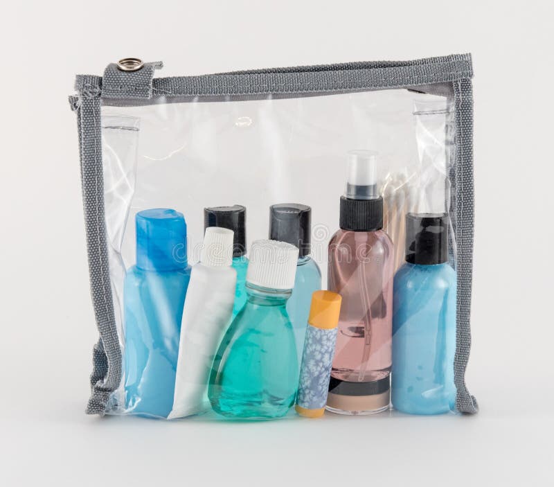 Podróży Toiletries w Jasnym plastikowym worku fotografia royalty free Podróży Toiletries w Jasnym plastikowym worku fotografia royalty free