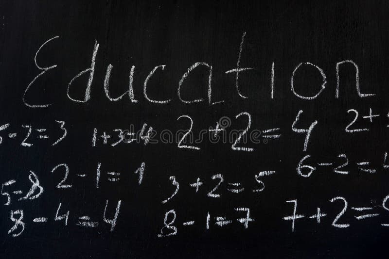 Podstawowe formuły matematyczne zapisane na tle tablicy zdjęcie royalty free
