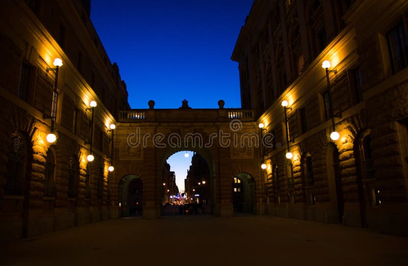 Podwórze między arche parlamentu dom Riksdag, Sztokholm, zdjęcia stock Podwórze między arche parlamentu dom Riksdag, Sztokholm, zdjęcia stock