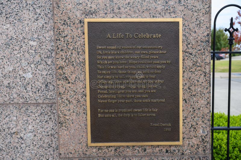 Poem av ett skolbarn i Freeman's Cemetery Memorial i Dallas, Texas royaltyfria bilder
