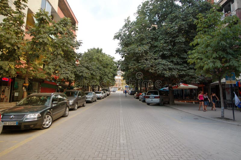 POGRADEC - 5-ОЕ АВГУСТА: Город Pogradec на албанской части озера Ohrid, которое разделено Албанией и македонией стоковые фотографии rf POGRADEC - 5-ОЕ АВГУСТА: Город Pogradec на албанской части озера Ohrid, которое разделено Албанией и македонией стоковые фотографии rf