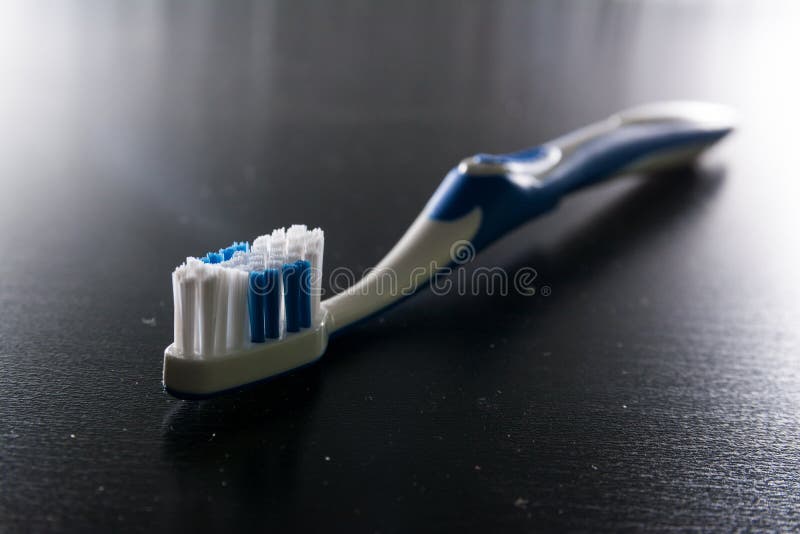 Poils modernes contrastés d'art dentaire d'objet de brosse à dents de détail