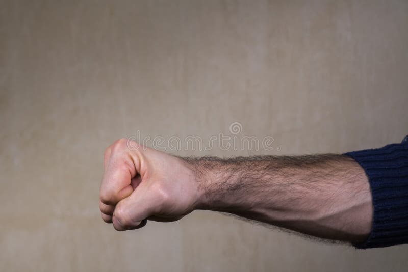 Poing d'homme serr? dans la col?re Violence et concept d'agression photo stock Poing d'homme serr? dans la col?re Violence et concept d'agression photo stock