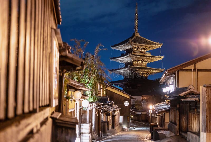 Point de repère de destination de voyage du Japon, rue de Sanneizaka, Gion, Kyoto dans la soirée