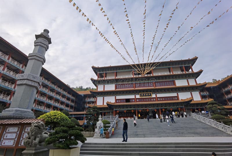 Point de repère religieux de façade de temple de putuo xiangzhou de Zhuhai d'architecture de plus grand de la baie de porcelaine de bouddhisme temple bouddhiste de Bouddha chinois.