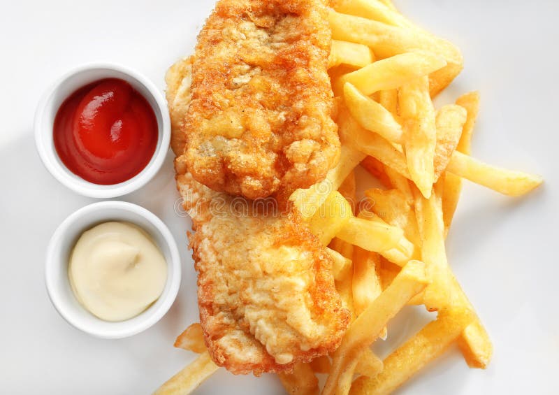 Poissons, frites et sauces frits savoureux de plat image libre de droits Poissons, frites et sauces frits savoureux de plat image libre de droits