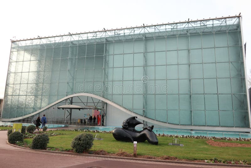 Poitiers Futuroscope, nuova l'Aquitania/Francia - 02 03 2019: parco dell'attrazione di turismo nel futuroscope fotografia stock libera da diritti Poitiers Futuroscope, nuova l'Aquitania/Francia - 02 03 2019: parco dell'attrazione di turismo nel futuroscope fotografia stock libera da diritti