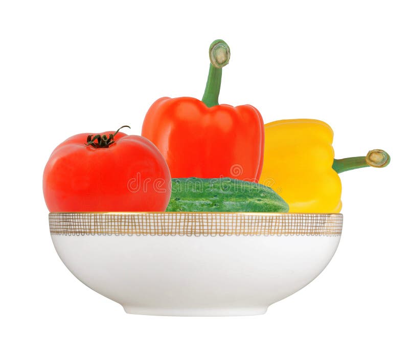 Poivre jaune et rouge frais de paprika, tomate, concombre dans le plat photo stock Poivre jaune et rouge frais de paprika, tomate, concombre dans le plat photo stock
