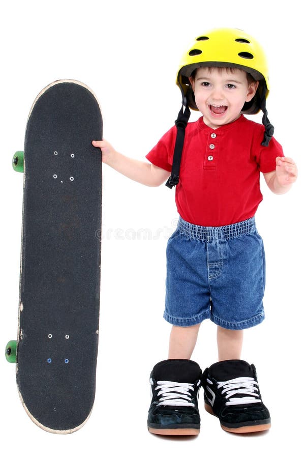 Pojkehjälm som är stor över skoskateboardwhite