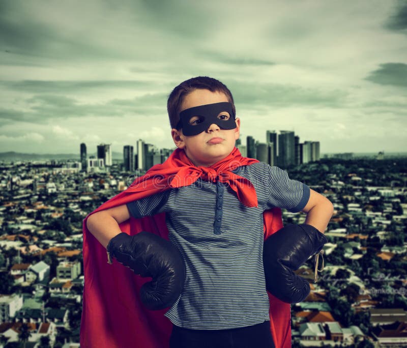 Pojkeuppklädd som superhero royaltyfri foto Pojkeuppklädd som superhero royaltyfri foto