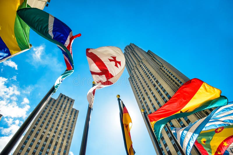 Pojęcie fotografia globalny międzynarodowy korporacyjny biznes Drapacze chmur i zawody międzynarodowi zaznaczają przeciw niebiesk zdjęcia royalty free Pojęcie fotografia globalny międzynarodowy korporacyjny biznes Drapacze chmur i zawody międzynarodowi zaznaczają przeciw niebiesk zdjęcia royalty free
