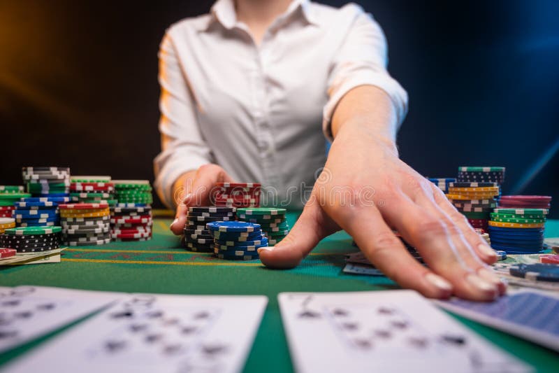 Bovenstaande moeilijk tevreden te krijgen Smelten Kaarten Spelen in Een Casino, Weddenschappen Met Plakjes Opsteken Succes En Overwinning Poker, Blackjack, Texas Poker Las Vegas Stock Afbeelding - Image of weddenschappen, keus: 161398067 Bovenstaande moeilijk tevreden te krijgen Smelten Kaarten Spelen in Een Casino, Weddenschappen Met Plakjes Opsteken Succes En Overwinning Poker, Blackjack, Texas Poker Las Vegas Stock Afbeelding - Image of weddenschappen, keus: 161398067