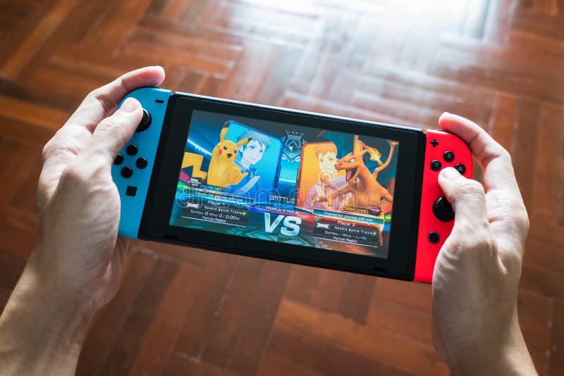 Pokkentoernooien DX op Nintendo-Schakelaar stock afbeeldingen Pokkentoernooien DX op Nintendo-Schakelaar stock afbeeldingen
