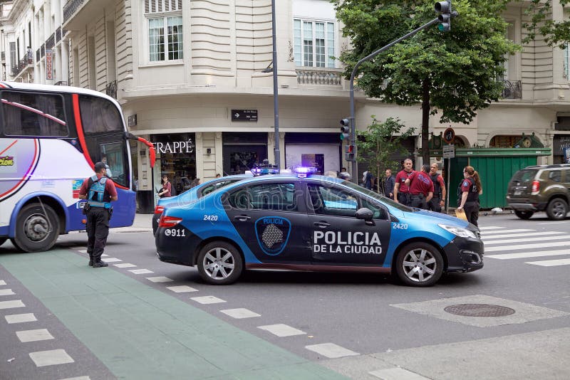Carro De Polícia Minúsculo Buenos Aires Argentina Foto Editorial - Imagem de  carro, centro: 29358931