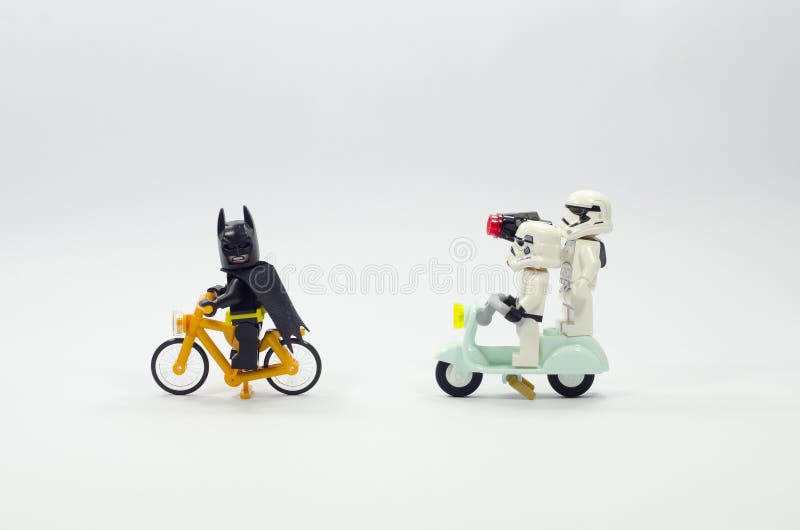 Lego Trooper Vestindo Fantasia De Fada Segurando Ursinho Imagem Editorial -  Imagem de clone, traje: 185333740