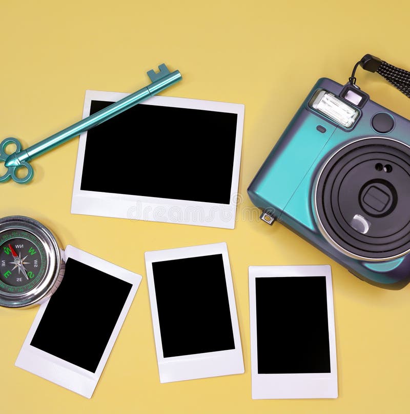 Máy ảnh Polaroid mang đến cho bạn những bức ảnh đẹp và độc đáo nhưng vẫn giữ được tính tiện lợi với kích thước nhỏ gọn. Khám phá hình ảnh này để tìm hiểu thêm về máy ảnh Polaroid và khả năng sáng tạo của bạn. 