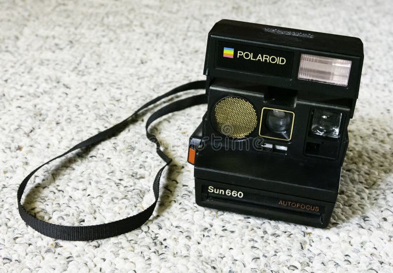 Polaroid Sun 660 Camera editorial photo. Image of technology - 151013776