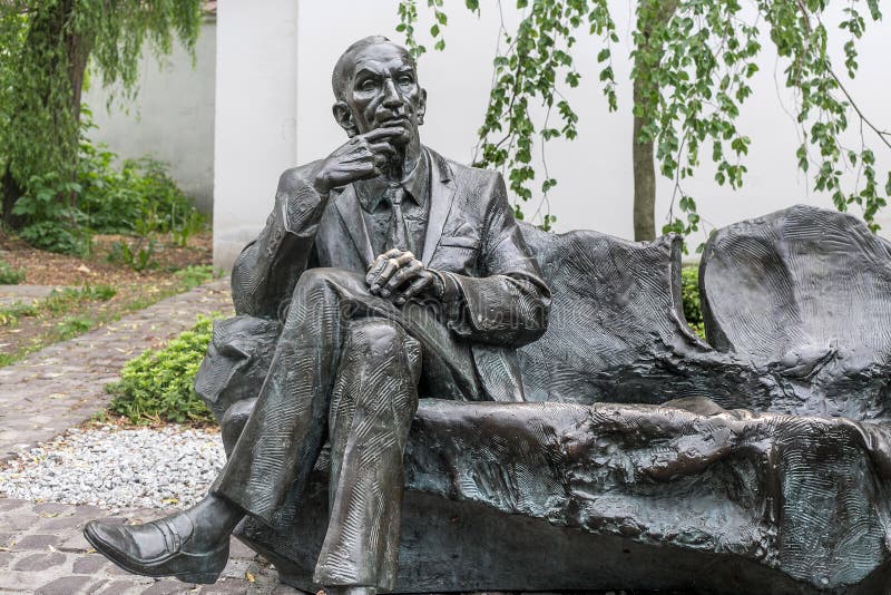 POLEN, KRAKAU - 27. MAI 2016: Statue des polnischen Diplomaten Jan Karski im Kazimierz Jewish-Bezirk von Krakau