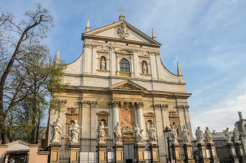 POLEN, KRAKAU - NOVEMBER 2018: Kirche von Heiligen Peter und Paul in Krakau, Polen lizenzfreies stockbild POLEN, KRAKAU - NOVEMBER 2018: Kirche von Heiligen Peter und Paul in Krakau, Polen lizenzfreies stockbild
