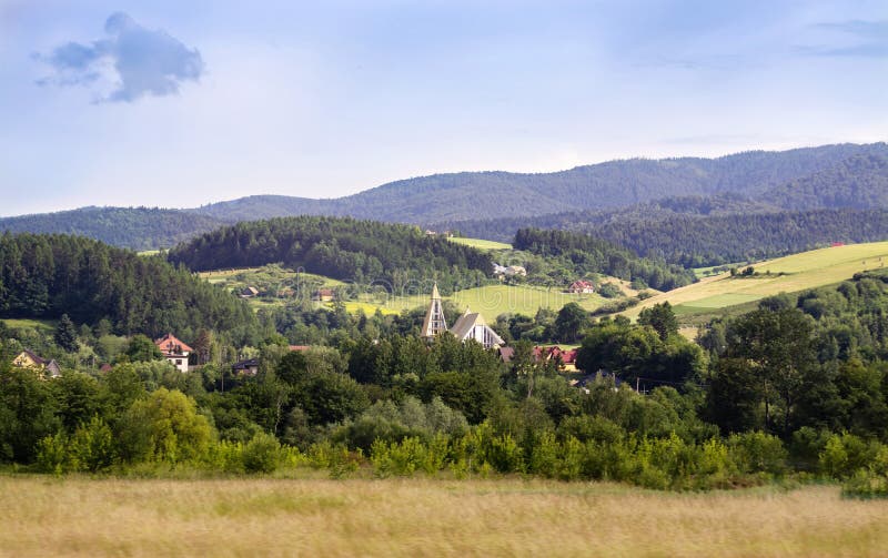 Polen, Pieniny schönes polnisches Dorf in den Bergen, schöne Natur in den Bergen, perfekten Ort zu reisen, schönes Panorama lizenzfreie stockbilder