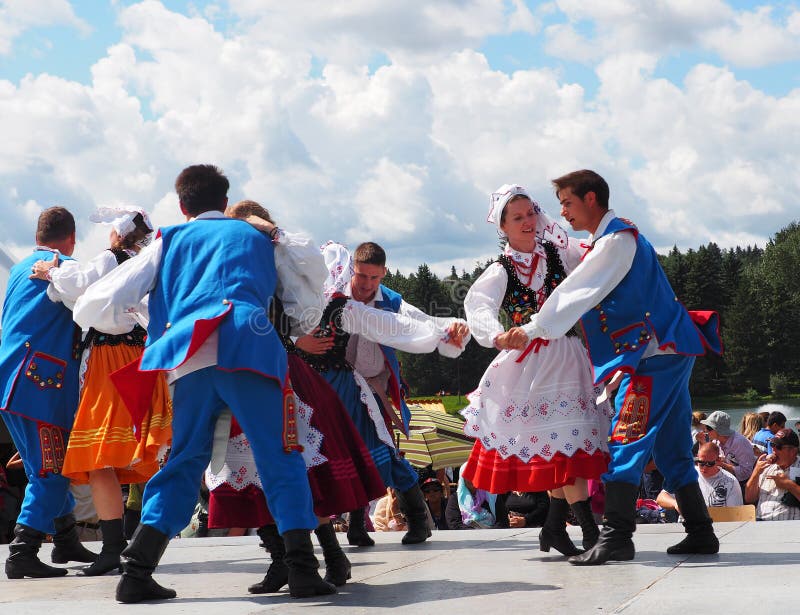 Polish Folk Dancers editorial photography. Image of dance - 75508467