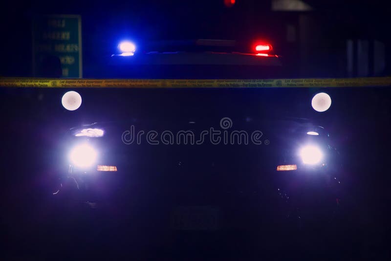 Polizei Auto in Silhouette Gegen Suchscheinwerfer Und Dachlaterne