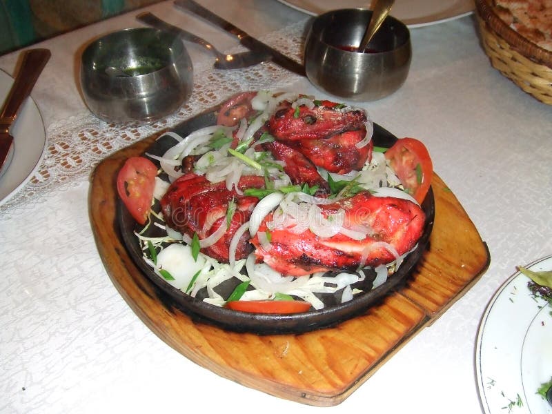 Pollo di Tandoor dell'alimento di Geargian immagini stock Pollo di Tandoor dell'alimento di Geargian immagini stock
