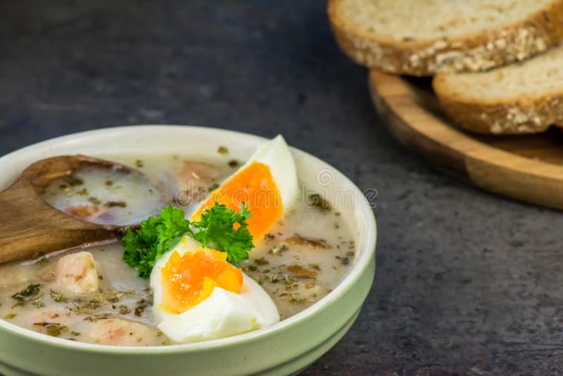 Polnische Ostern-Suppe - Zurek Stockbild - Bild von gegoren, viertel ...