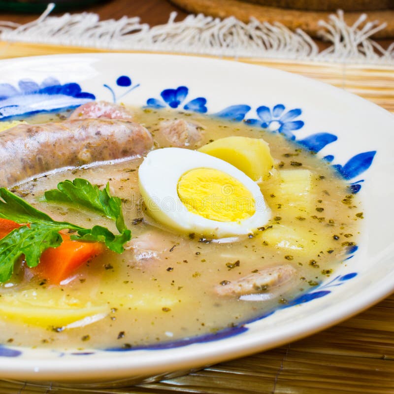 Polnische Zurek Suppe (Sauerroggen Suppe) Stockbild - Bild von gegoren ...