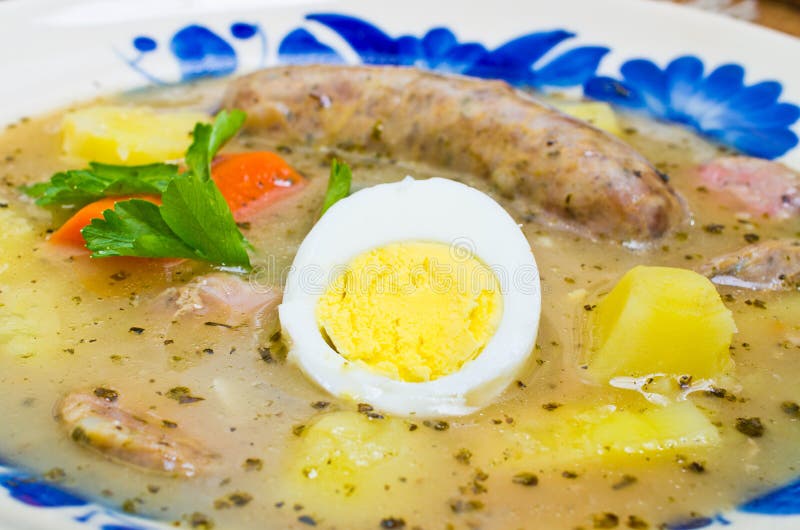 Polnische Zurek Suppe (Sauerroggen Suppe) Stockbild - Bild von gegoren