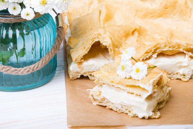 Polnischer Kuchen Mit Der Creme, Genannt Karpatka Stockbild - Bild von ...