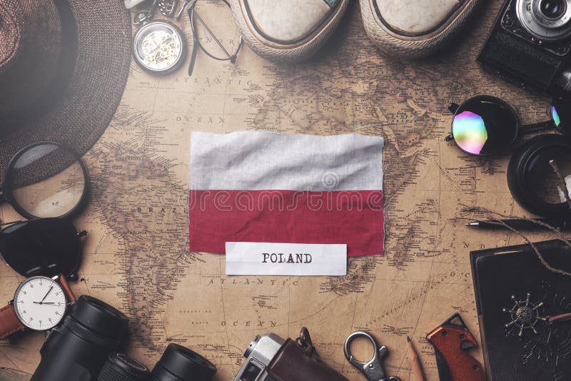 Polonia: bandiere tra gli accessori per viaggiatori sulla vecchia mappa di Vintage Funzione Overhead