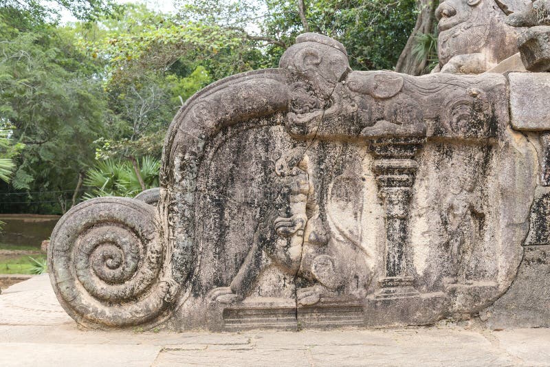 Polonnaruwa σρι λάνκα 03172019 : αρχαία πόλη πολυναμνούβα το βασιλικό παλάτι ορθόδοξα σκαλισμένα τείχη. unesco παγκόσμιας κληρονομ στοκ φωτογραφία με δικαίωμα ελεύθερης χρήσης