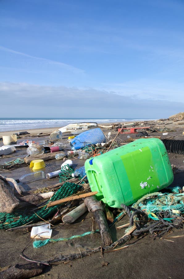 Poluição da praia imagem de stock