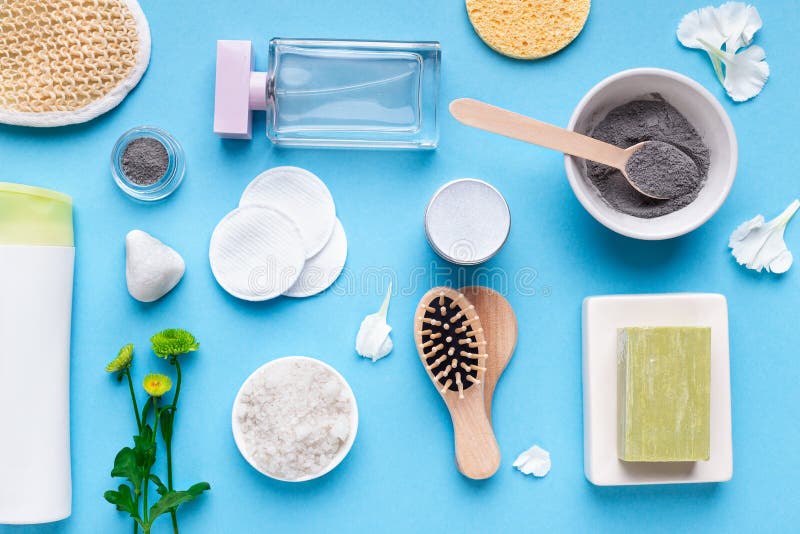 Polvo cosmético hecho en casa de la arcilla y diversos productos del balneario fotografía de archivo libre de regalías Polvo cosmético hecho en casa de la arcilla y diversos productos del balneario fotografía de archivo libre de regalías