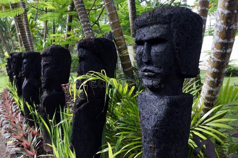Polynesian человеческие диаграммы скульптуры стоковое изображение rf