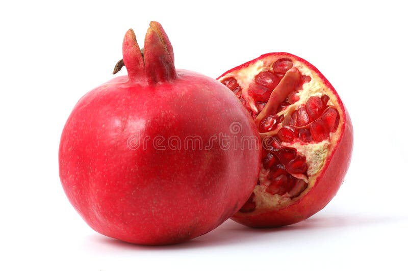 Granátové jablko izolované na bielom.