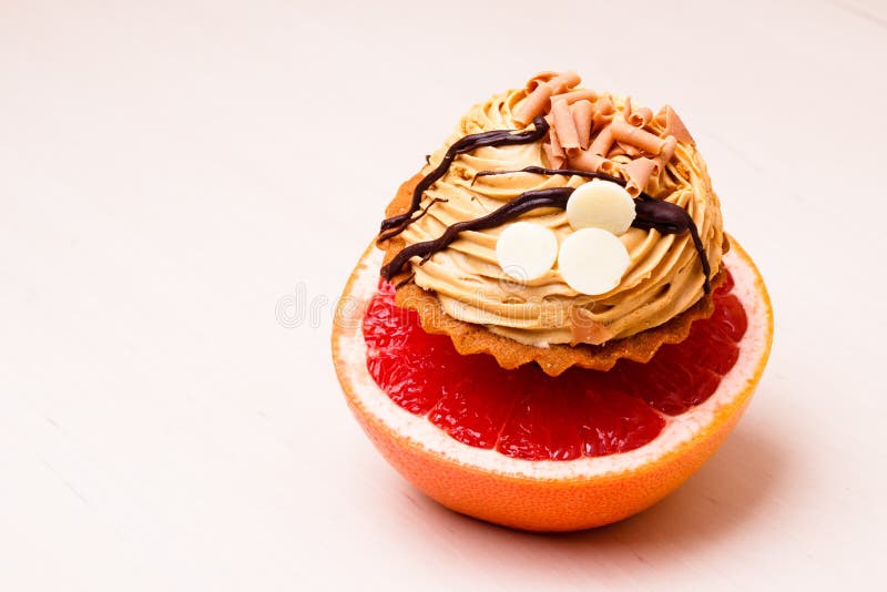 Pomelo y torta Concepto de dieta imagenes de archivo Pomelo y torta Concepto de dieta imagenes de archivo