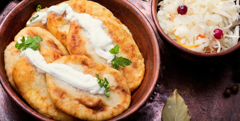 Boulettes Ukrainiennes De Pomme De Terre Image stock - Image du pâte