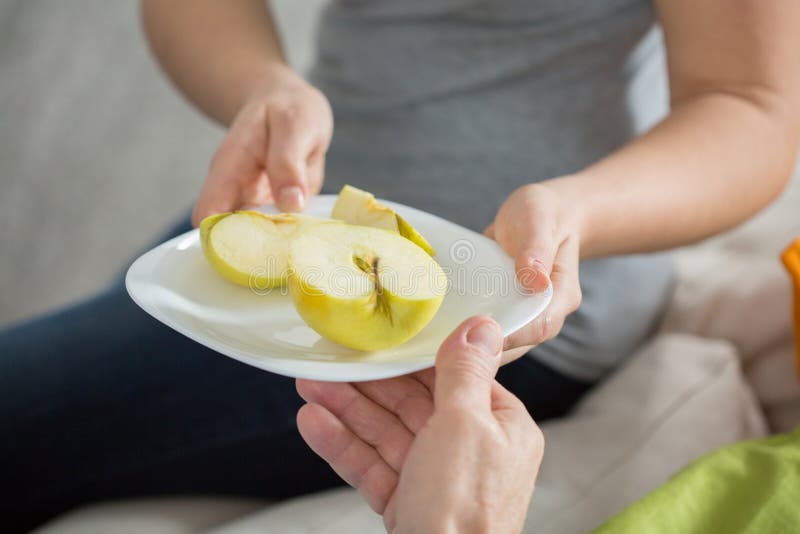 Pomme juteuse du plat images libres de droits