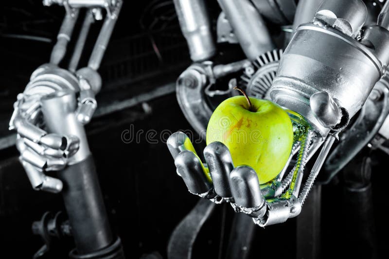 Pomme verte dans les mains d'un robot image stock Pomme verte dans les mains d'un robot image stock