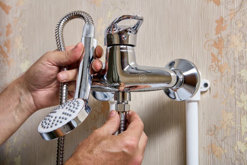 Pommeau De Douche Avec Plomberie Flexible Serrage écrou. Image stock -  Image du tuyau, douche: 253343897