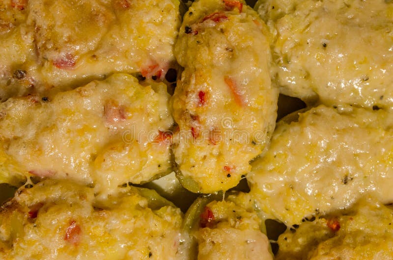 Pommes de terre deux fois cuites au four avec du fromage fondu photo stock Pommes de terre deux fois cuites au four avec du fromage fondu photo stock